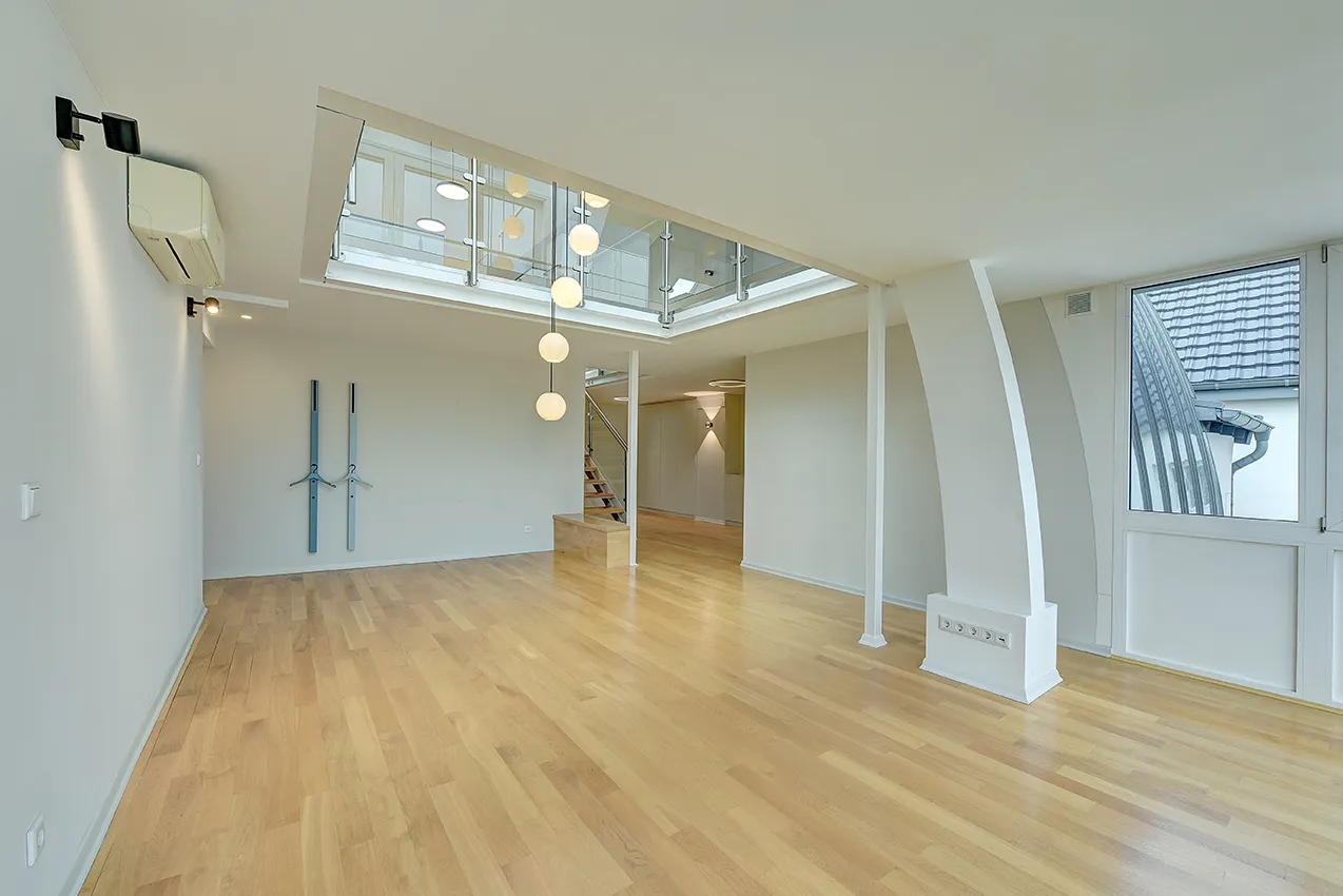 Lichtdurchflutetes Penthouse mit Loftcharakter und Balkonen