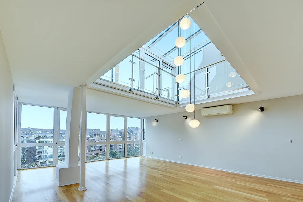 Lichtdurchflutetes Penthouse mit Loftcharakter und Balkonen