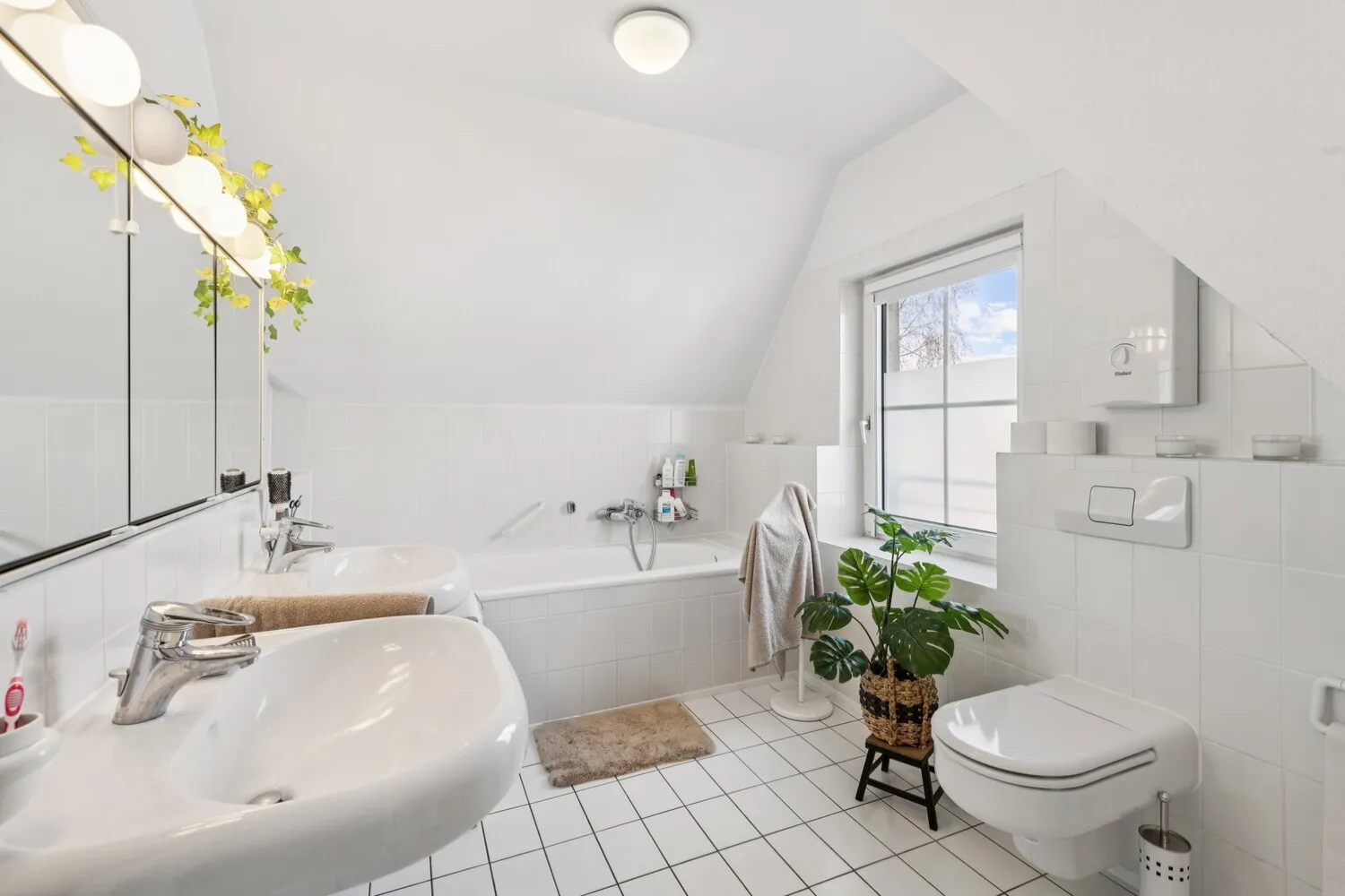 Das Badezimmer unten