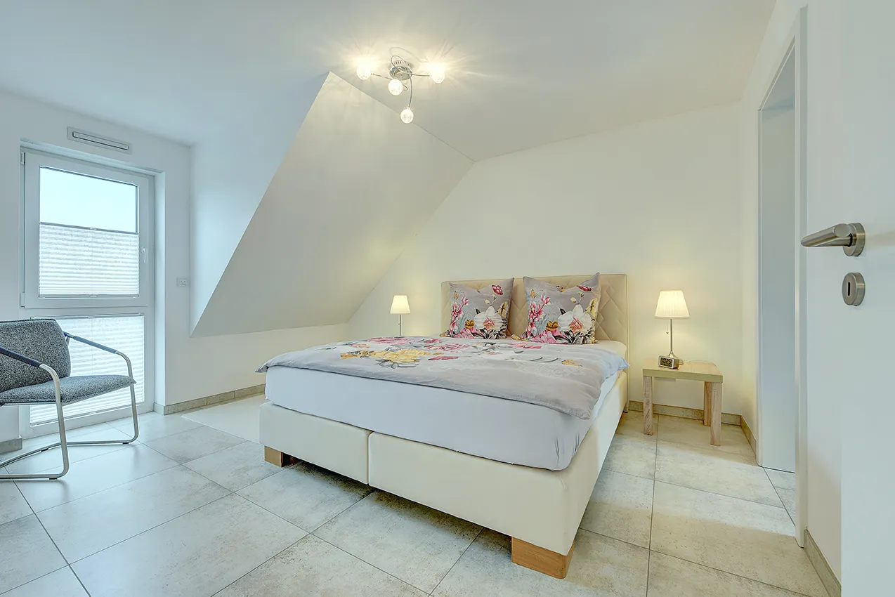 Schlafzimmer 1