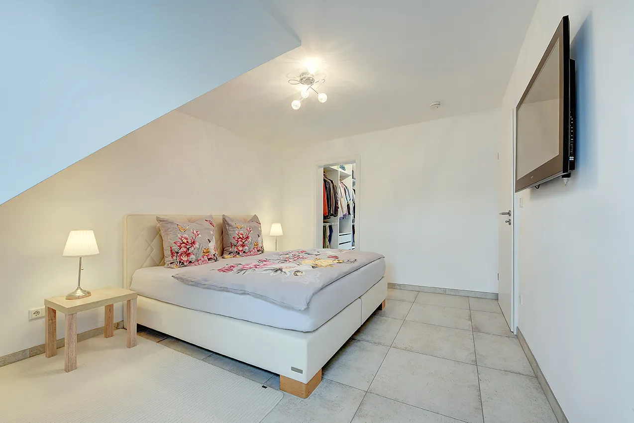 Schlafzimmer 1