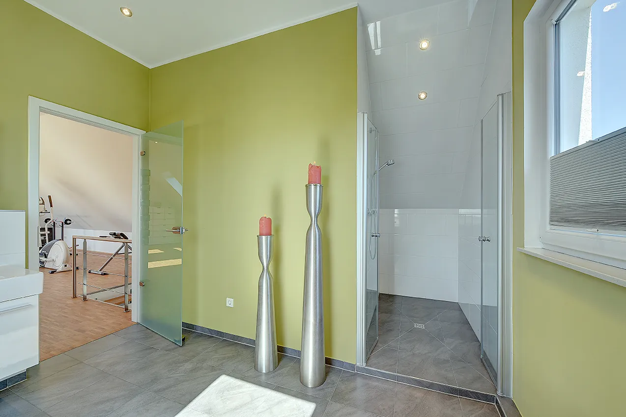 Mit Badewanne, Dusche und Helligkeit