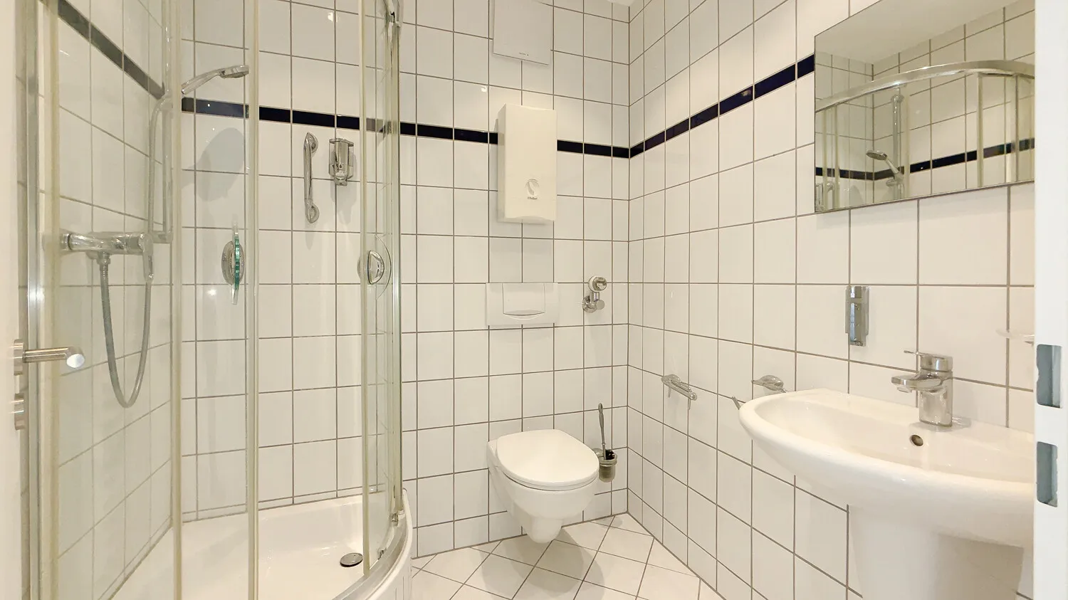 Großzügige Etagenwohnung in Stadtnähe und lichtdurchfluteten Räumen - Photo 3