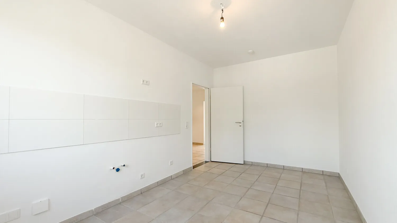 Großzügige Etagenwohnung in Stadtnähe und lichtdurchfluteten Räumen - Photo 1