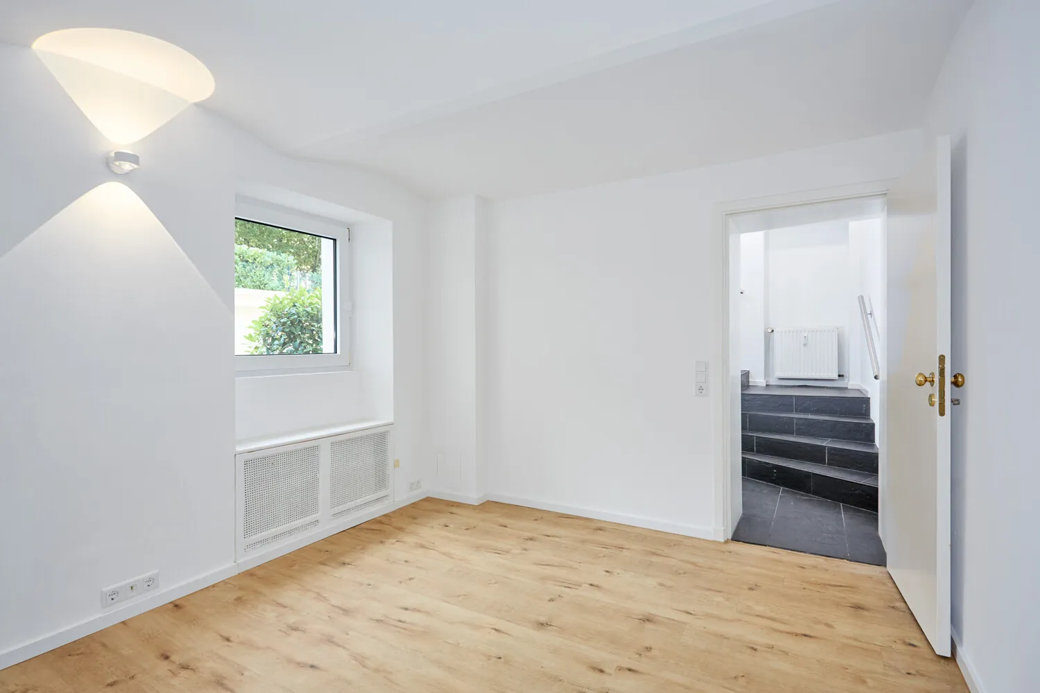 Arbeitszimmer mit Zugang zum 1. OG