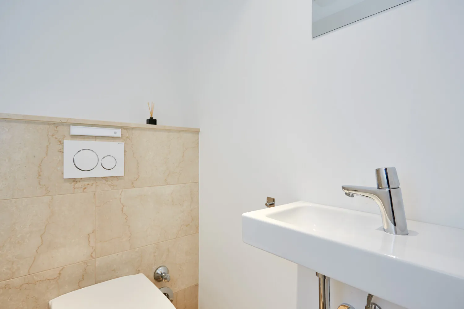 WC mit Waschtisch