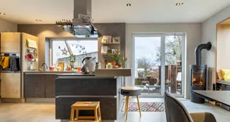 von_poll_real_estate_property_25198036_image_0