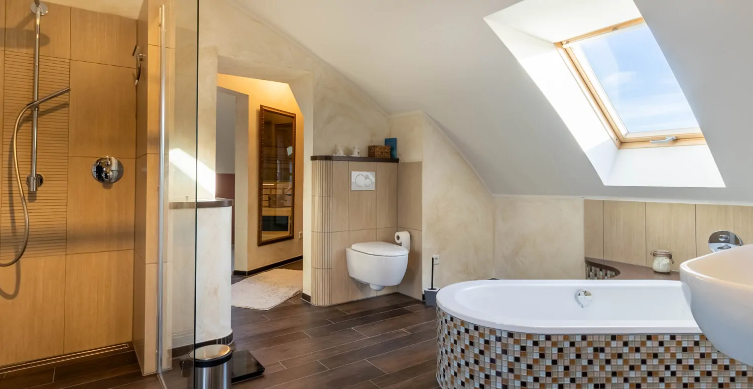 Badezimmer Dachgeschoss Ansicht 1