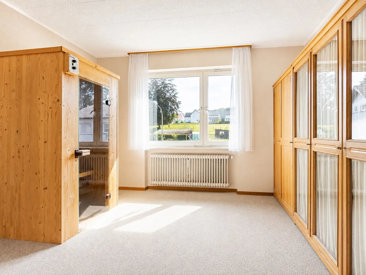 Schlafzimmer 1 OG aufgeräumt