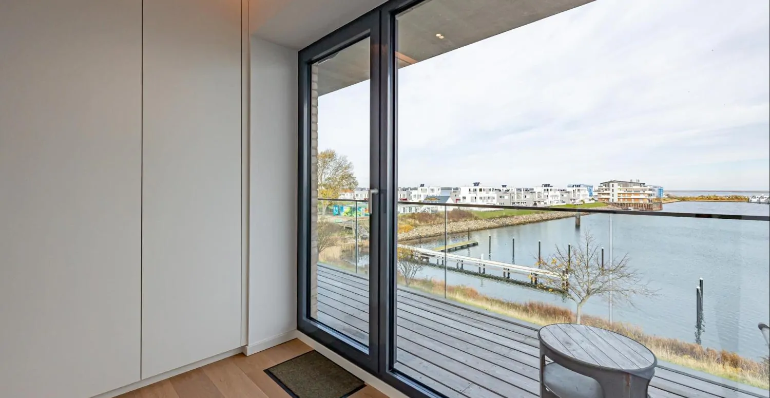 Balkon zur Wasserseite