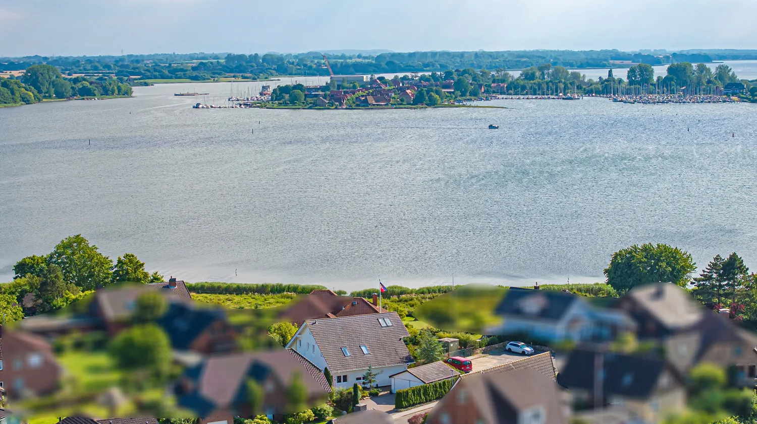 Exklusives Einfamilienhaus mit herrlichem Schleiblick in ruhiger Sackgassenlage