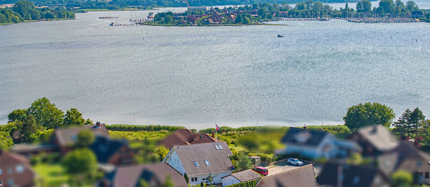 Exklusives Einfamilienhaus mit herrlichem Schleiblick in ruhiger Sackgassenlage