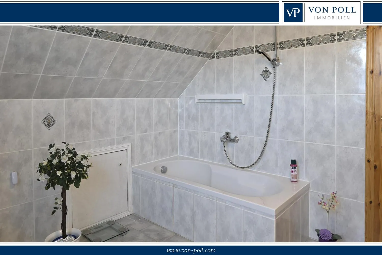 Wannenbad im Dachgeschoss