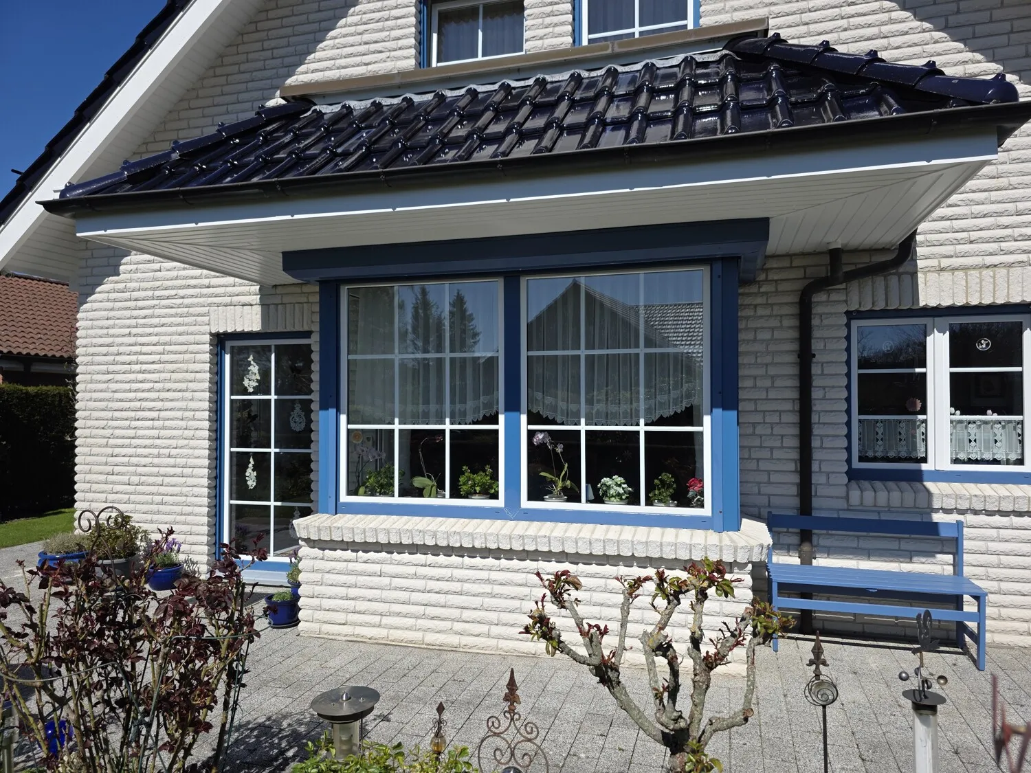 Erkerfront mit vorgelagerter Terrasse