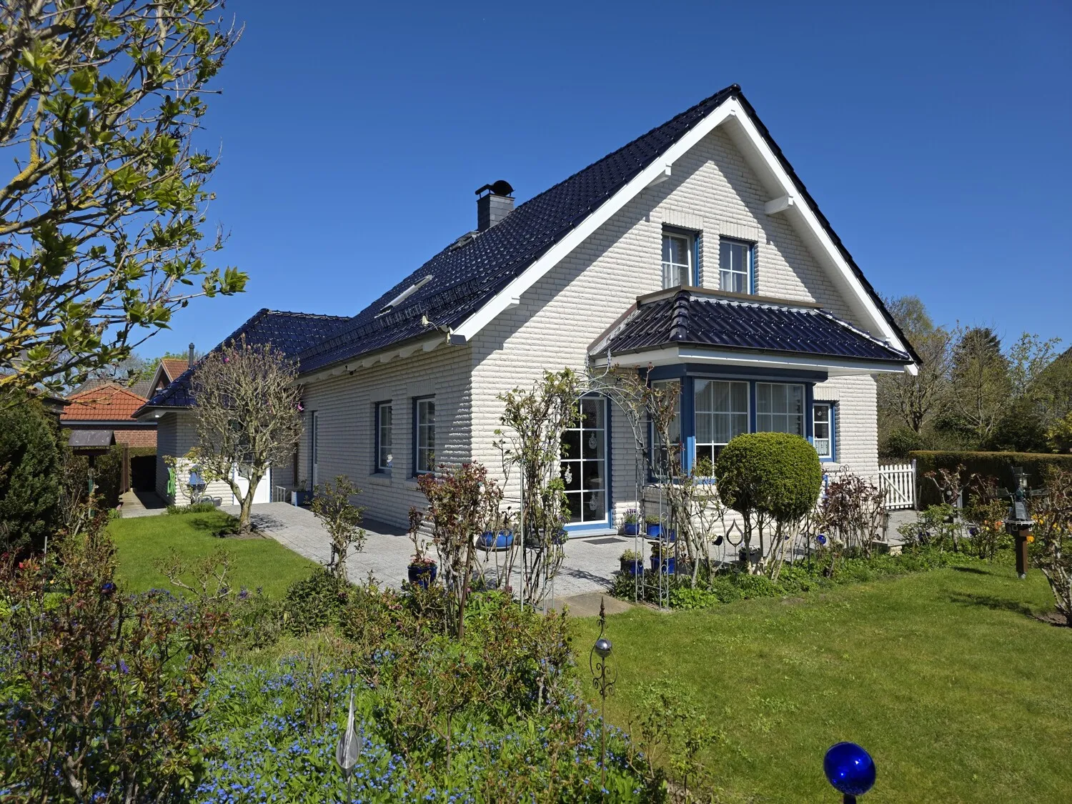 Wohnhaus mit sonnigem Garten in Süd-Ausrichtung