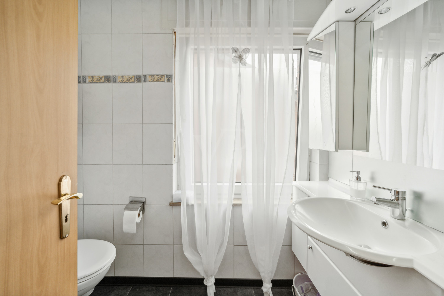 Badezimmer II Hauptwohnung