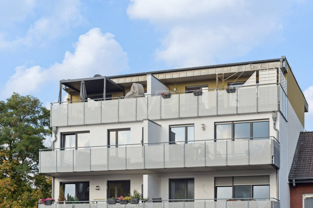 Rückansicht mit Terrasse