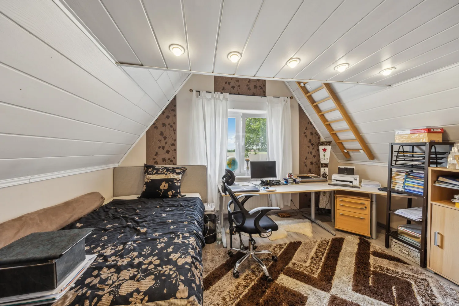 Büro/Kind Hauptwohnung DG