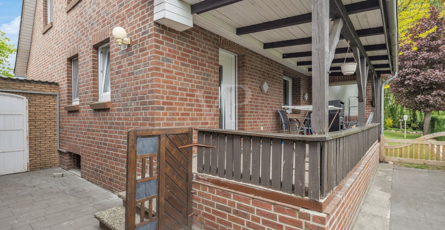 Blick Zugang zur Einliegerwohnung mit Terrasse