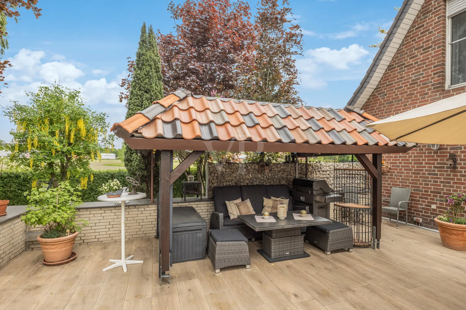 Loungeecke mit Grillplatz