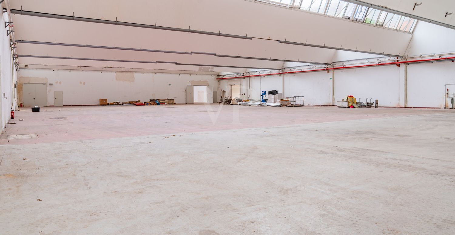 Lagerhalle 7 links