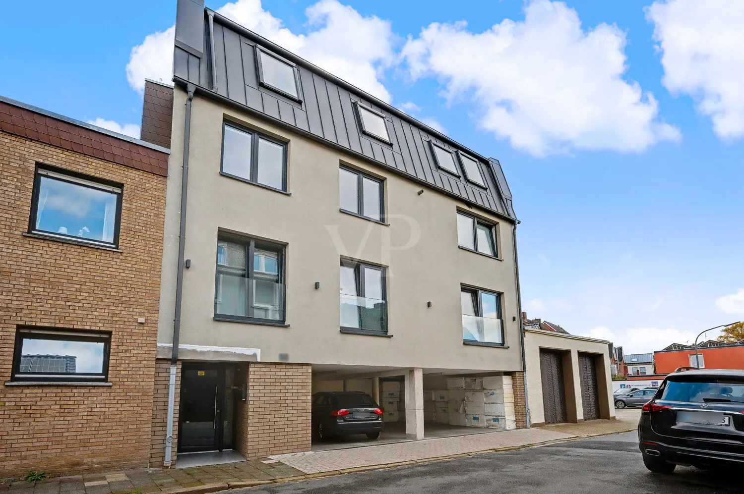 Ideal investment for private investors: new construction, low maintenance & strong return opportunities!