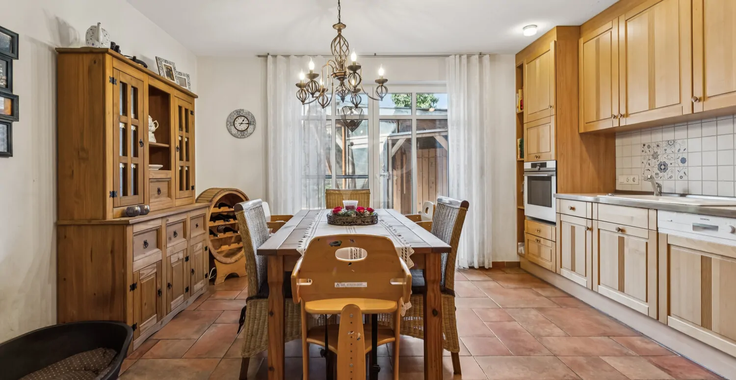 Küche mit Sitzmöglichkeit