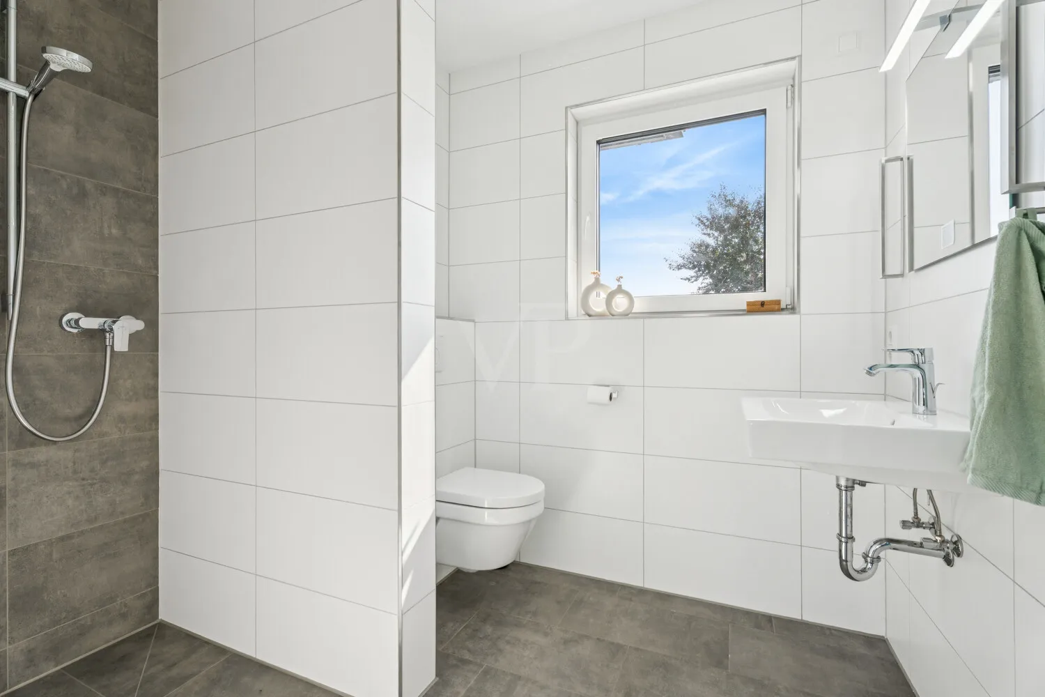 Gäste-WC mit Dusche