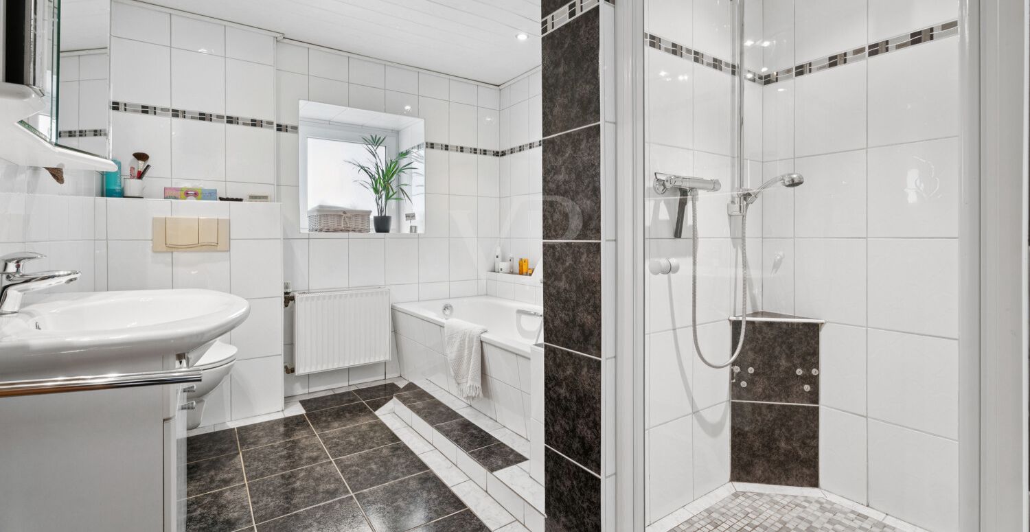 Badezimmer EG WE I