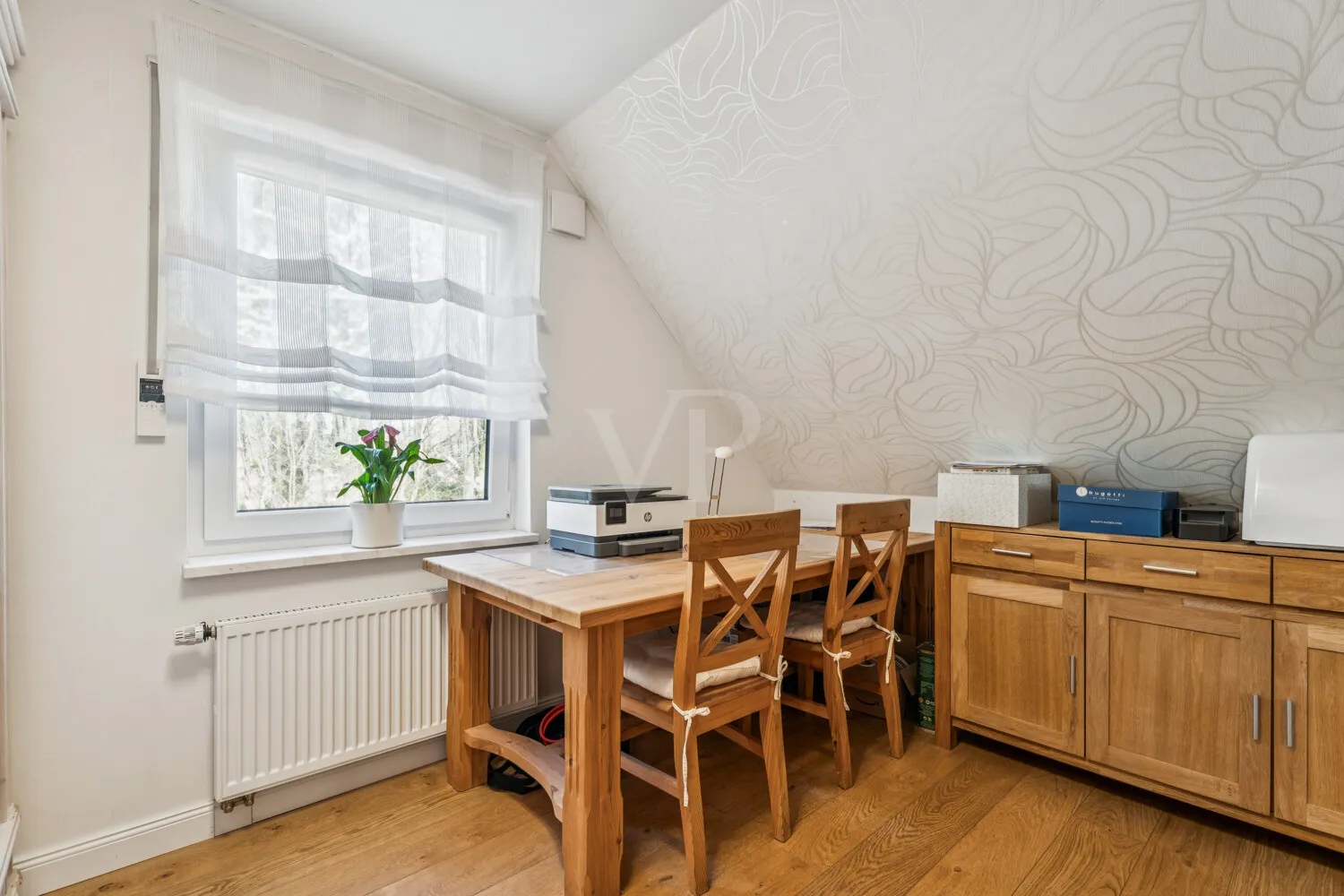 Gast/ Büro