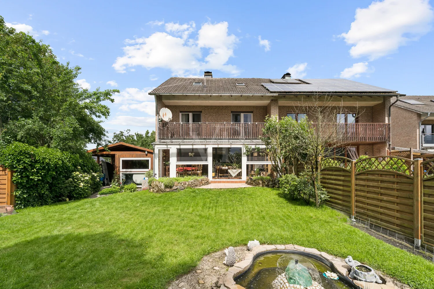 Gartenbereich mit Blick zum Haus
