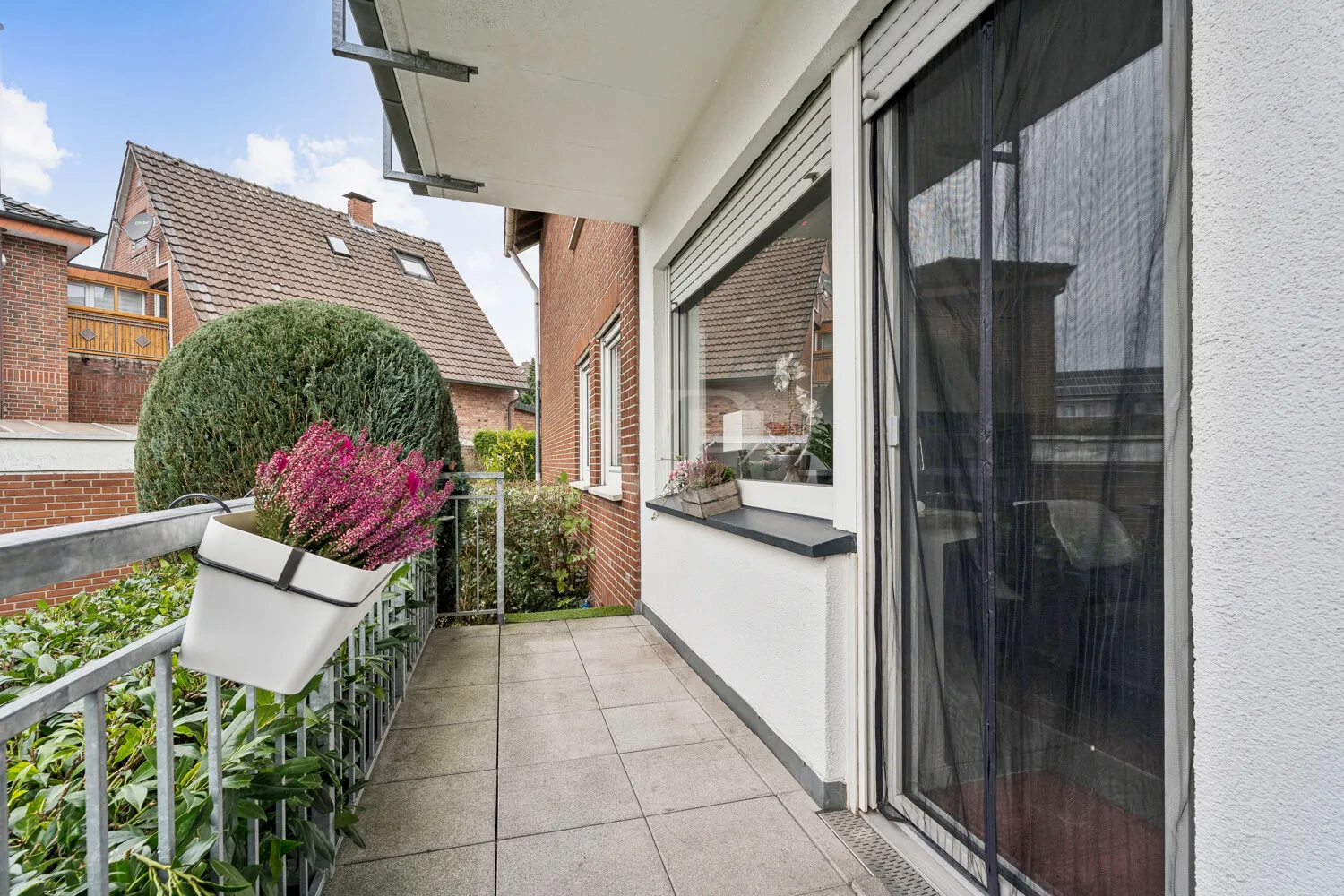Balkon EG links
