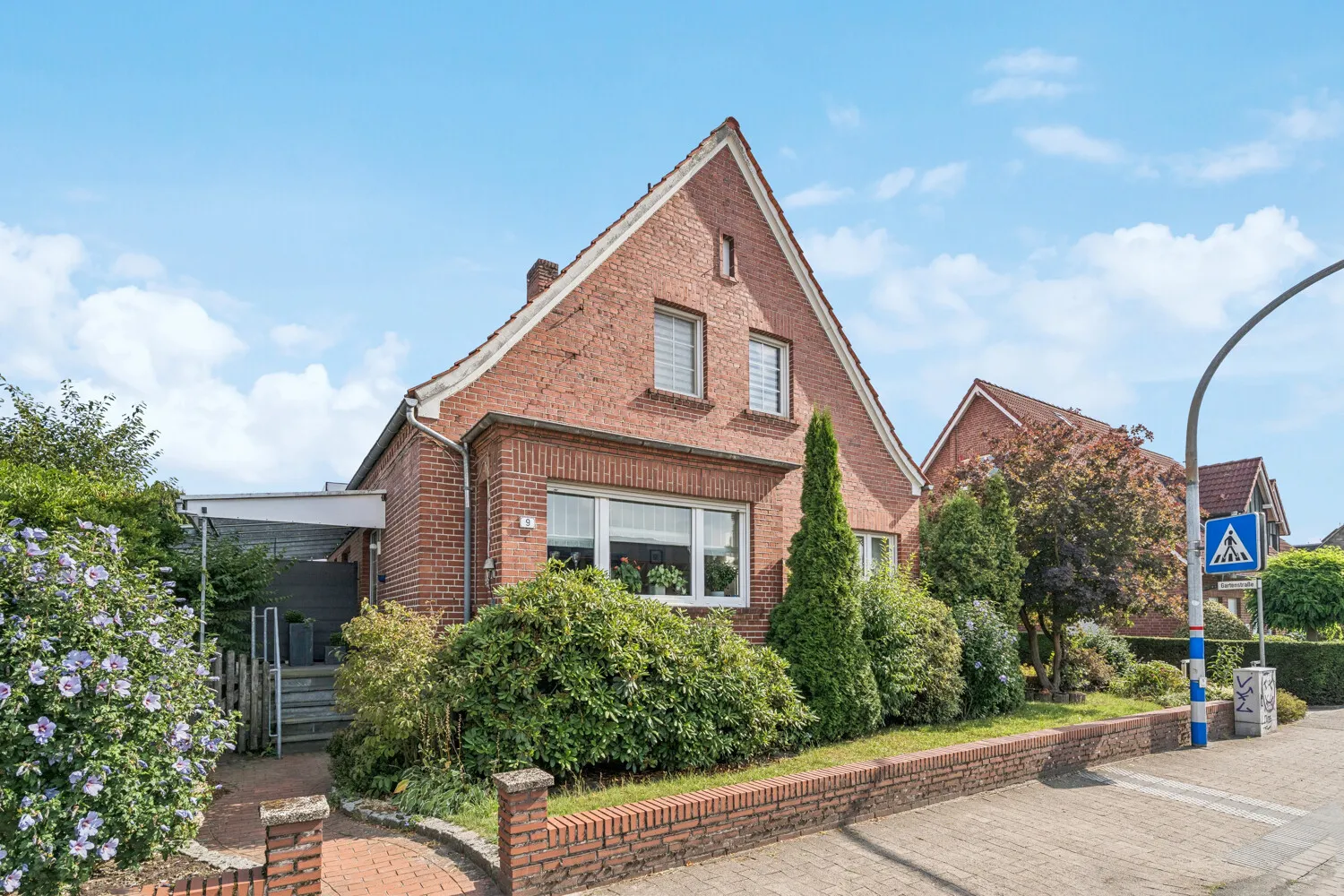 Straßenansicht