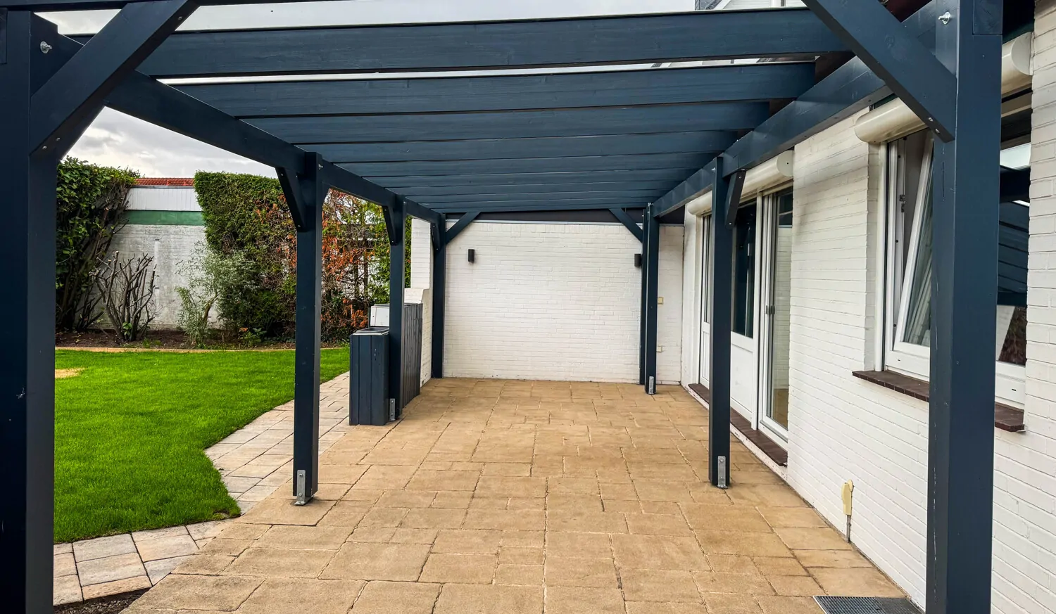 Eigene überdachte Terrasse