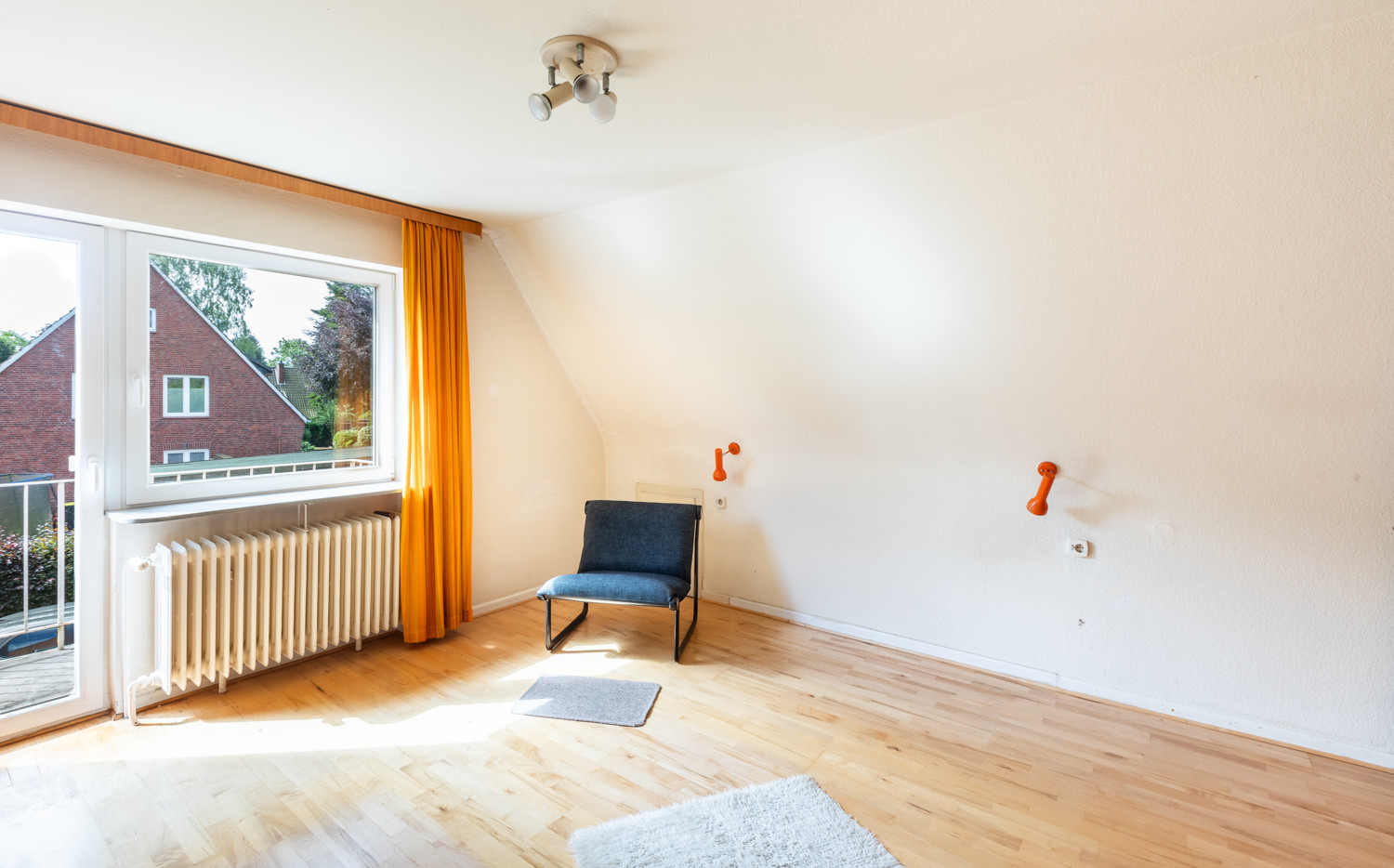 Schlafzimmer Dachgeschoss mit Balkon