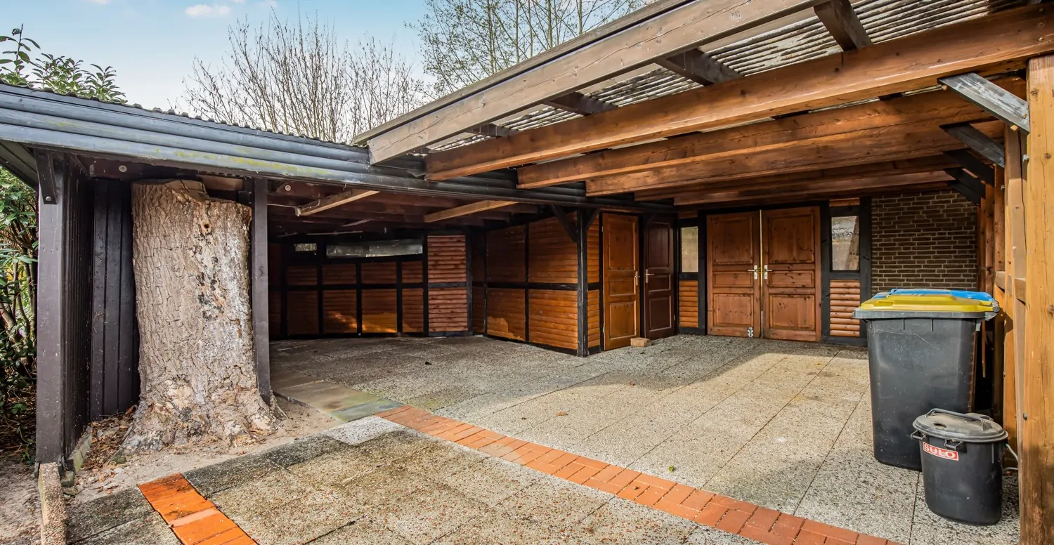 Stellplätze und Gartenhütte