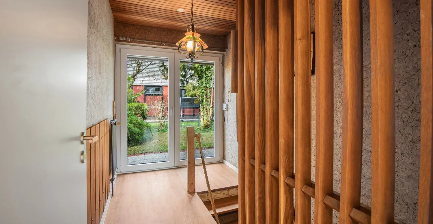 Flur mit Kellertreppe