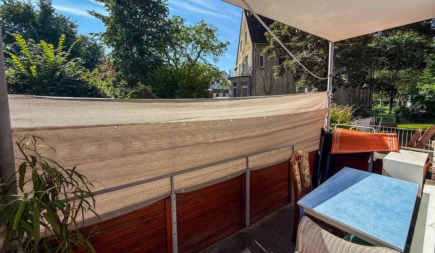 Eigener Süd/Ost Balkon