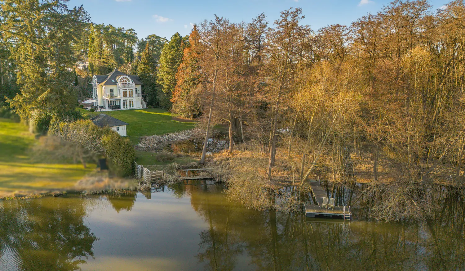 Grundstücksansicht vom See