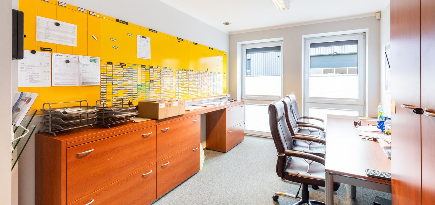 .Doppelbüro
