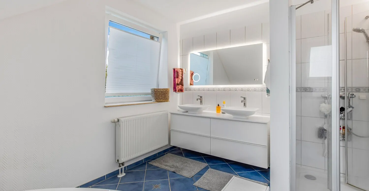 Badezimmer Ansicht I