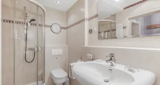 von_poll_real_estate_property_25053149_image_11