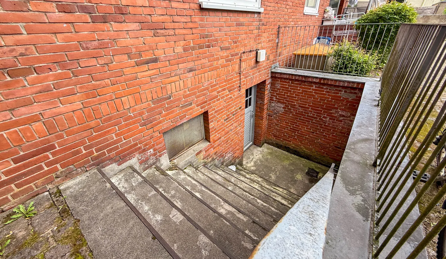 Gemeinschaftlicher Eingang zum Keller