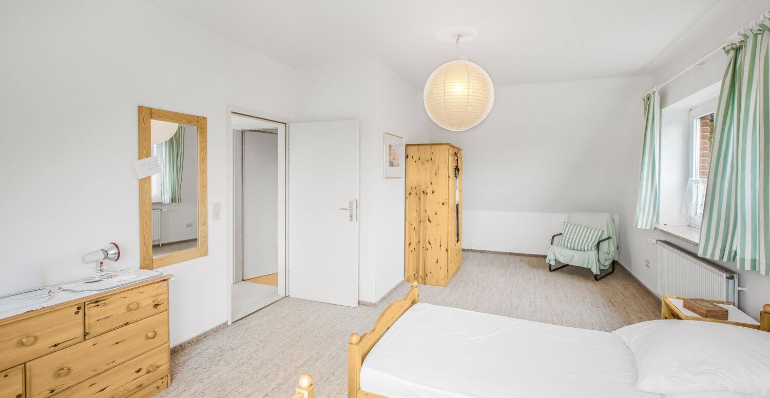 Schlafzimmer 1 (OG)