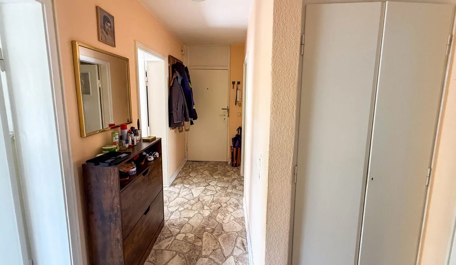 Flur mit Einbauschrank