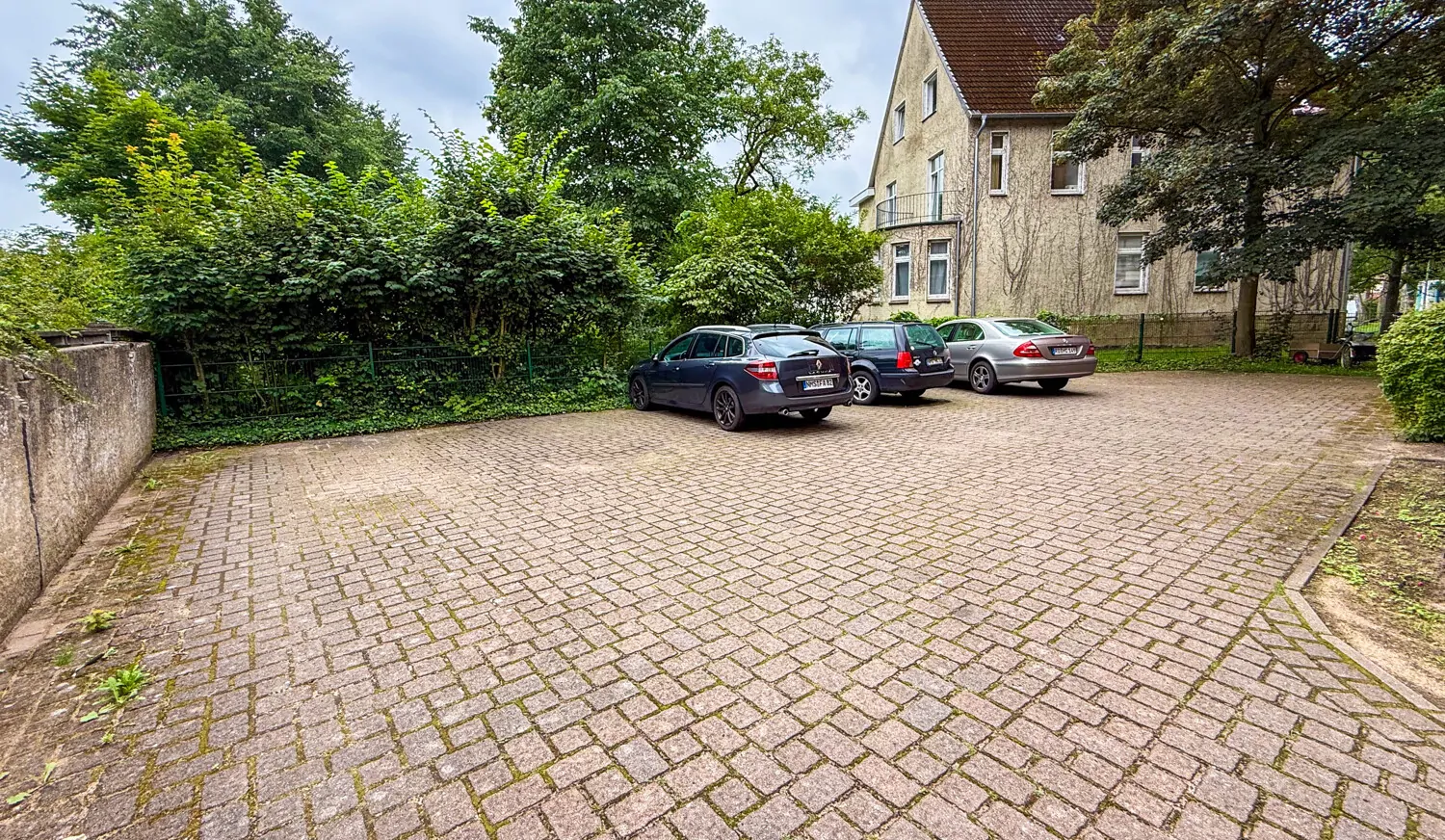 Gemeinschaftlicher PKW Stellplatz