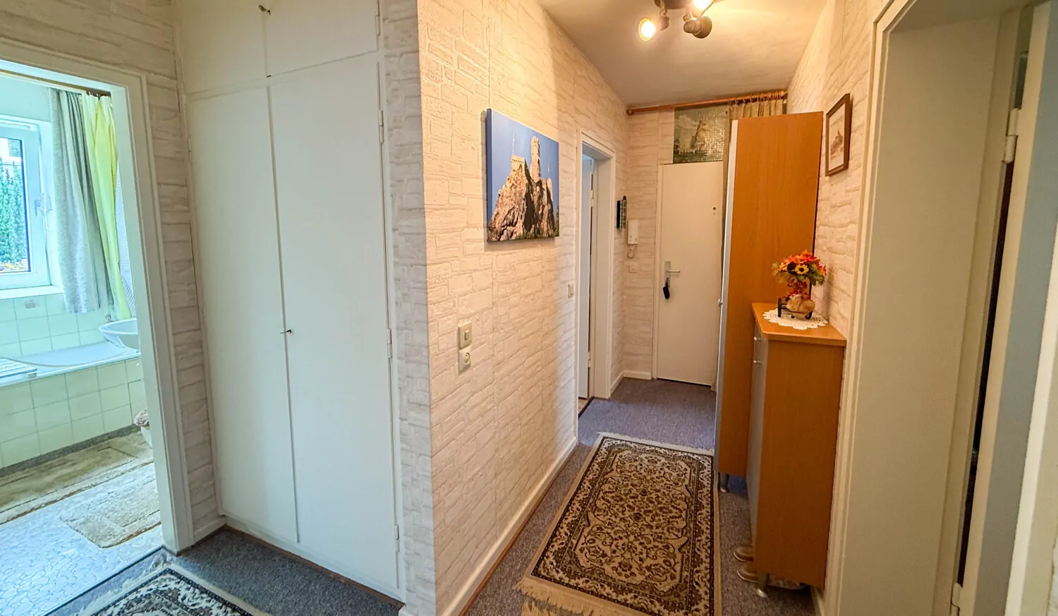 Flur mit Einbauschrank