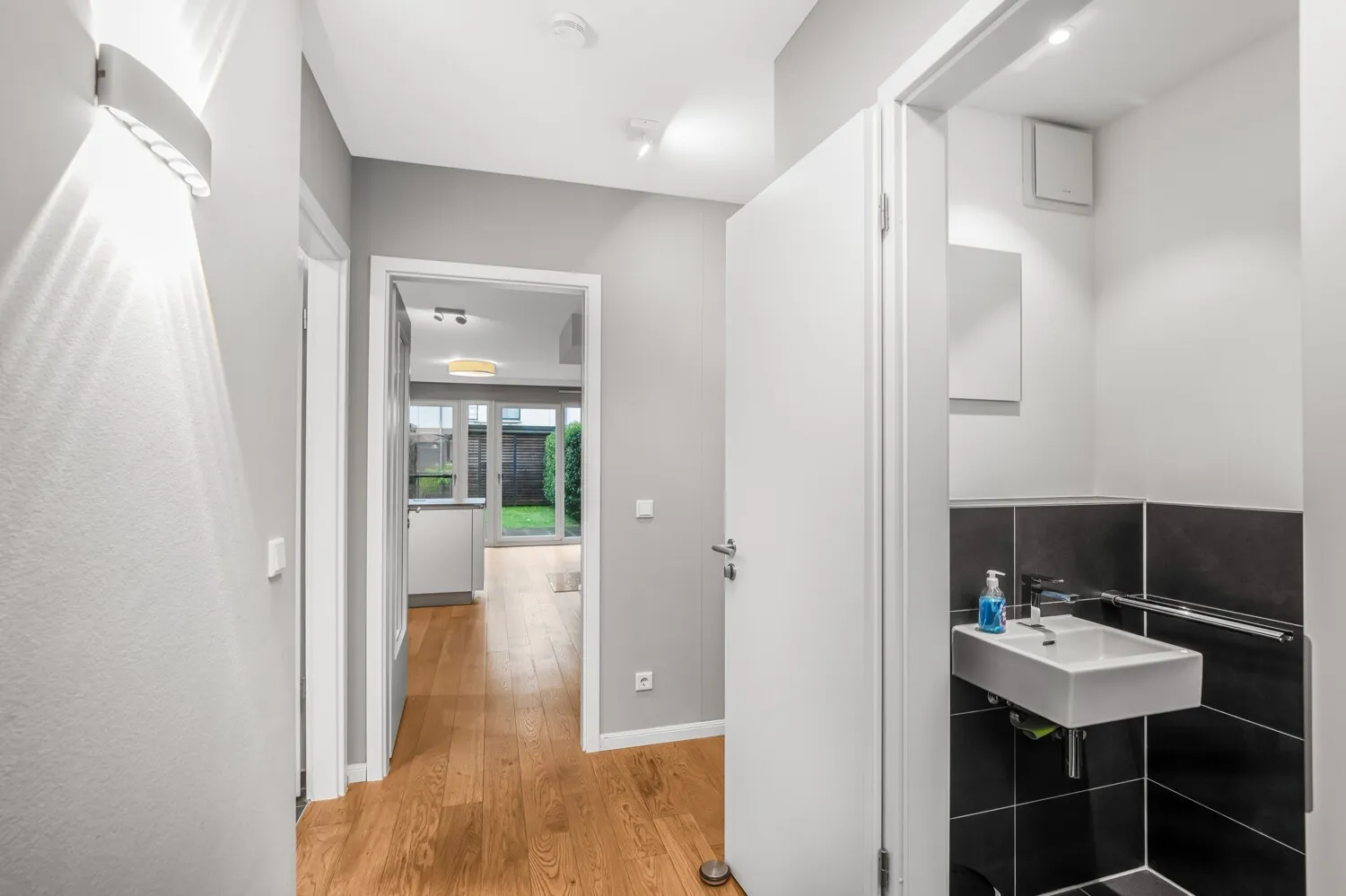 Stylish living, green lifestyle – energy-efficient home on the border of Hamburg