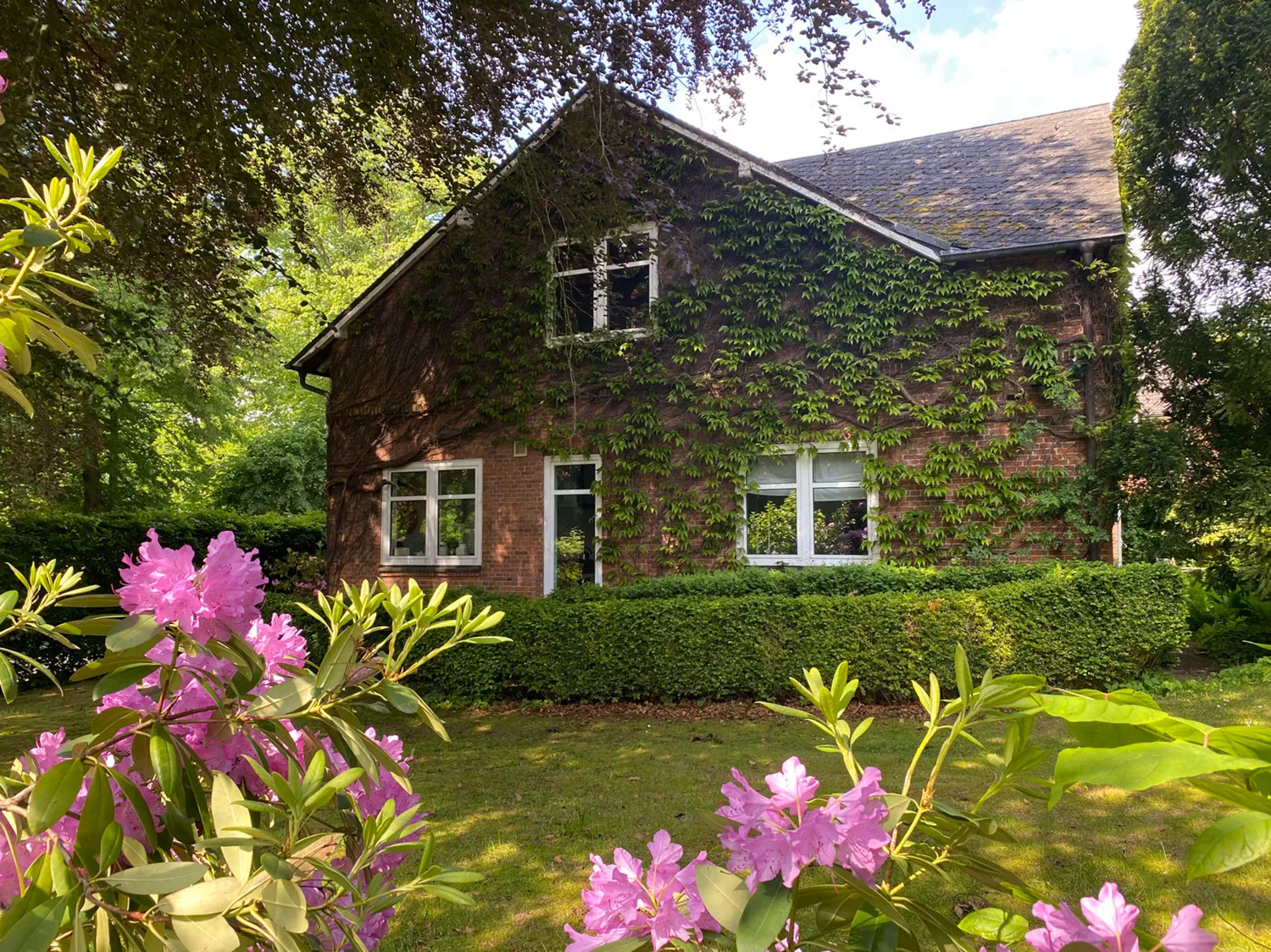 Family-friendly town villa with a beautiful garden in a good residential area and near the harbor