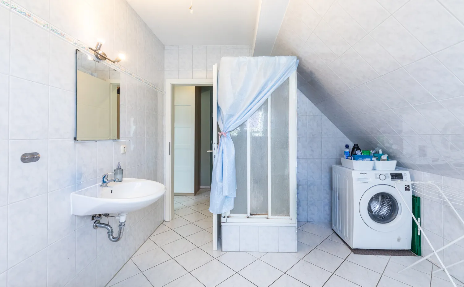 Badezimmer Ansicht II